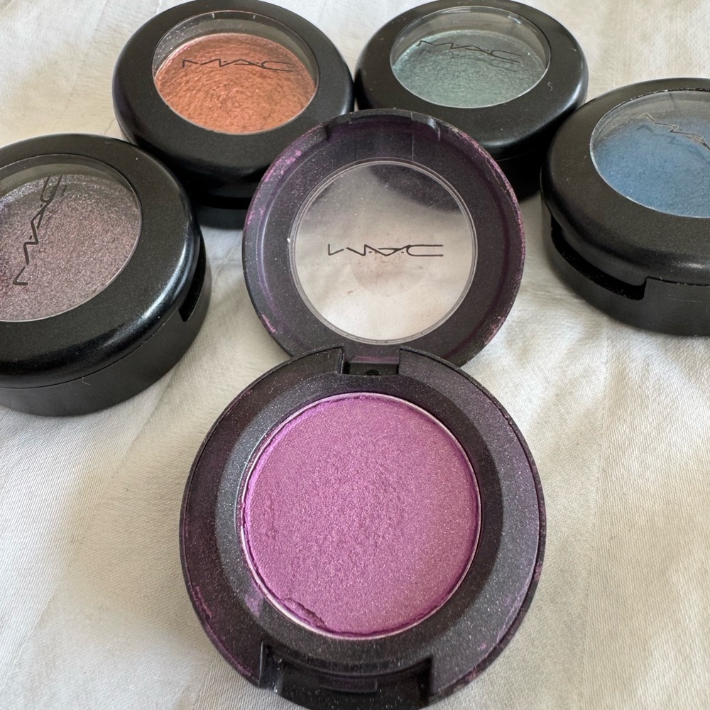 MAC Cosmetics Eyeshadow in Purple